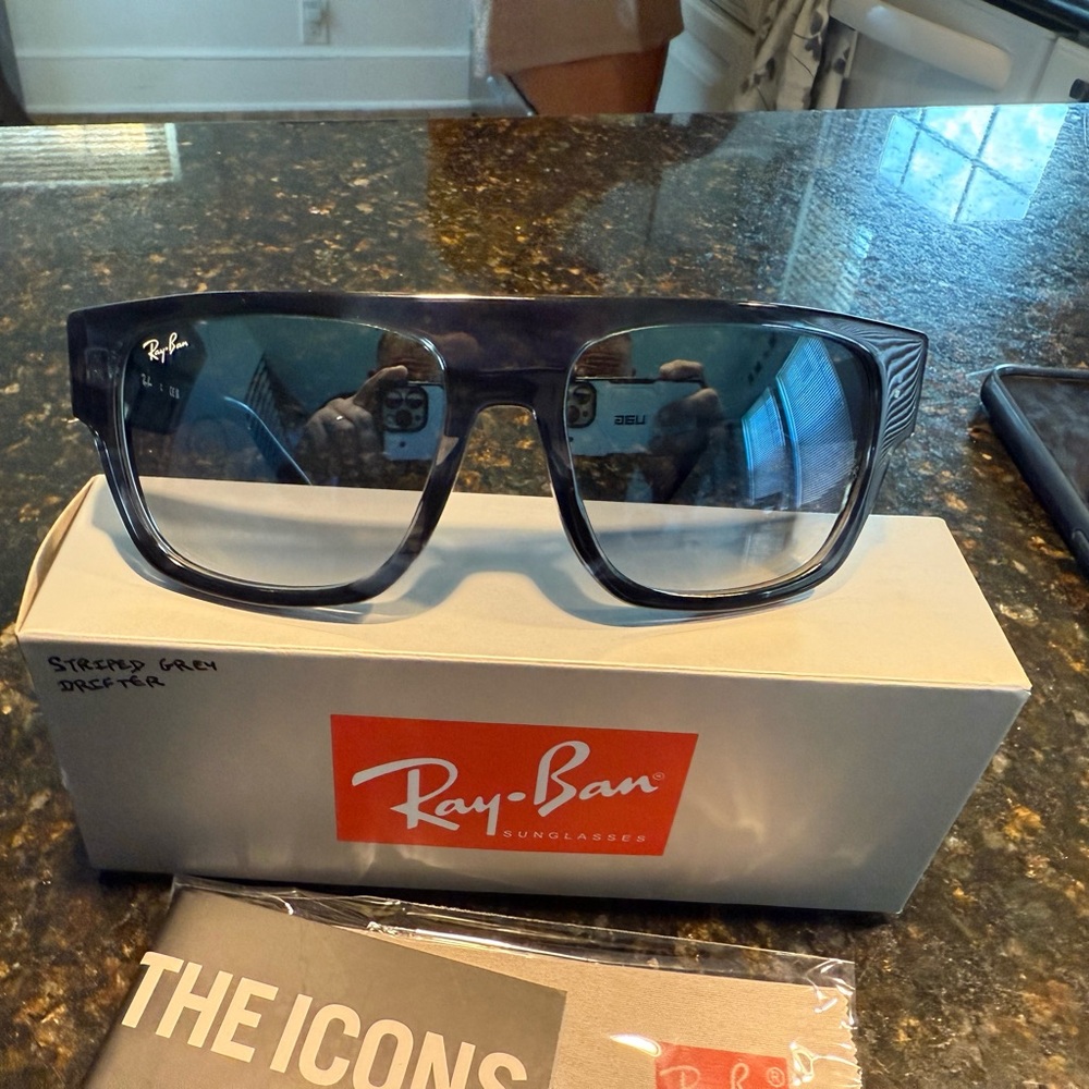 Ray-Ban Men's Sunglasses - Dark Gray